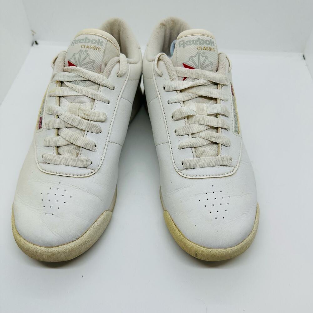 Reebok Women’s White Classic Lace Up Athletic Tennis Shoes Size 6.5